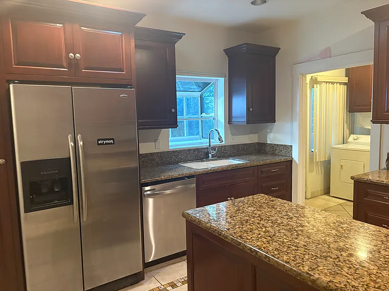 2320 S La Salle Ave — Photo 14