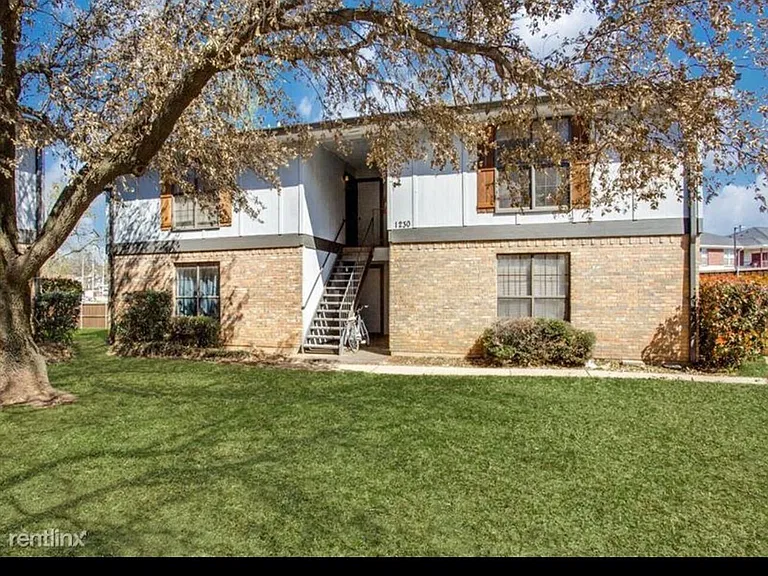 Red Oak on A — Photo 4