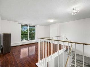 4944 SE Dalton Dr NW #413, Calgary, AB T3A 2E6