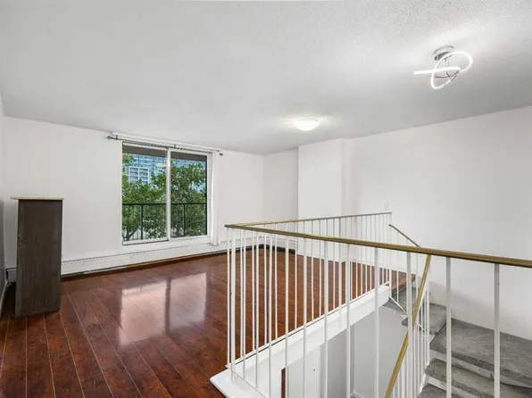 4944 SE Dalton Dr NW #413, Calgary, AB T3A 2E6