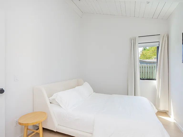 147 Soundview Dr — Photo 10