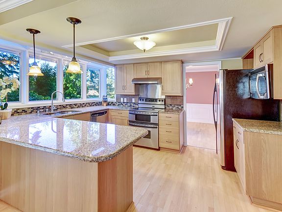 5th image of 15244 SE 49th St