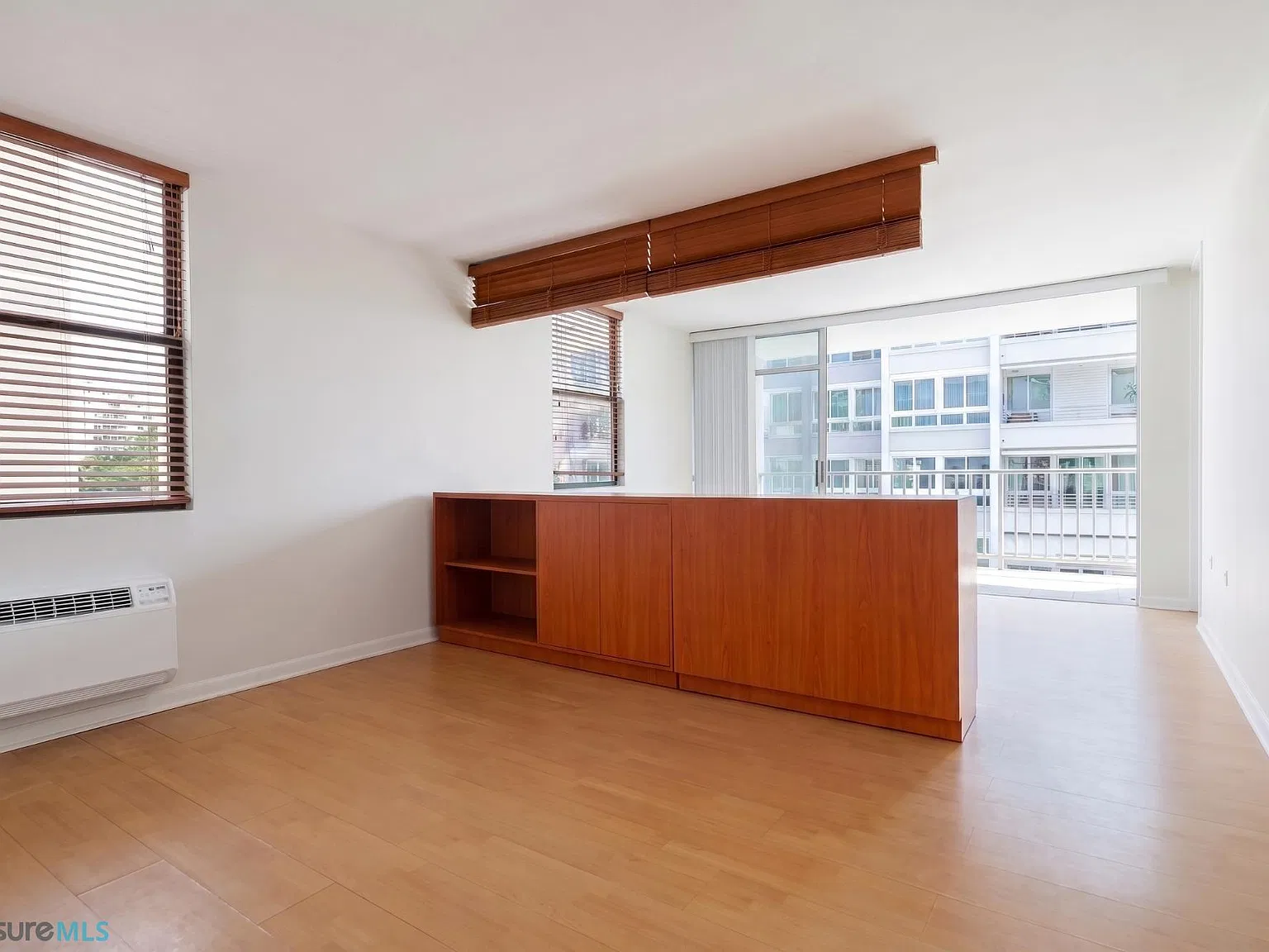 Elbal Gardens (Condominio) — Photo 2