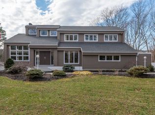 22 Ficus St, Port Jefferson Station, NY 11776