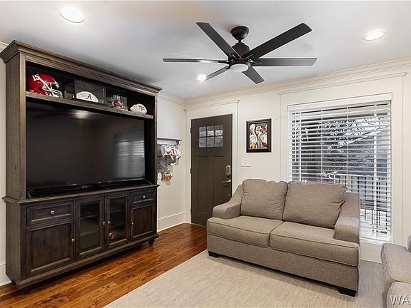 4th image of 907 15th Ave APT 9
