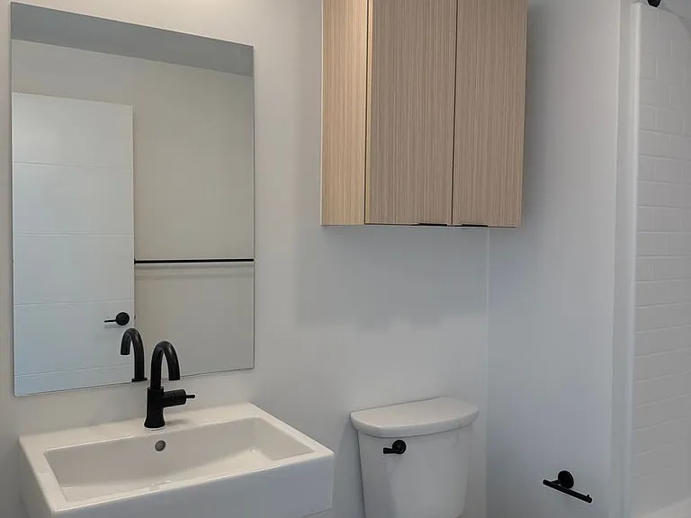 Rainford Apartments — Photo 104