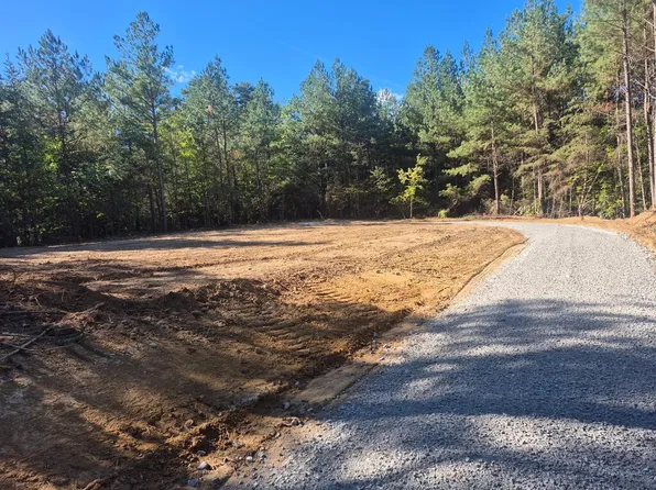 Whispering Pines Ln, Crossville, TN 38572