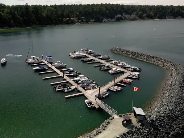 1324 Greenleaf Ln, Sidney, BC V8L 5Y9