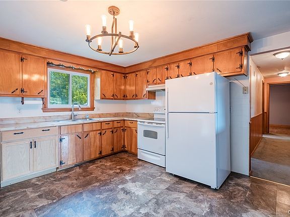 2nd image of 105 Ashford Ct