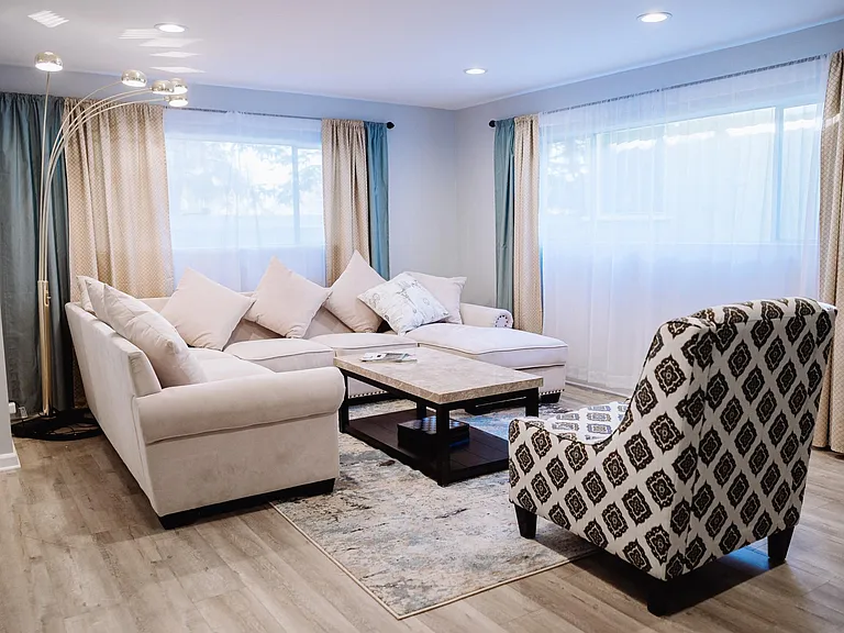 11153 Morrison St — Photo 32