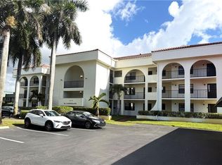 700 Valley Stream DR #303, NAPLES, FL 34113