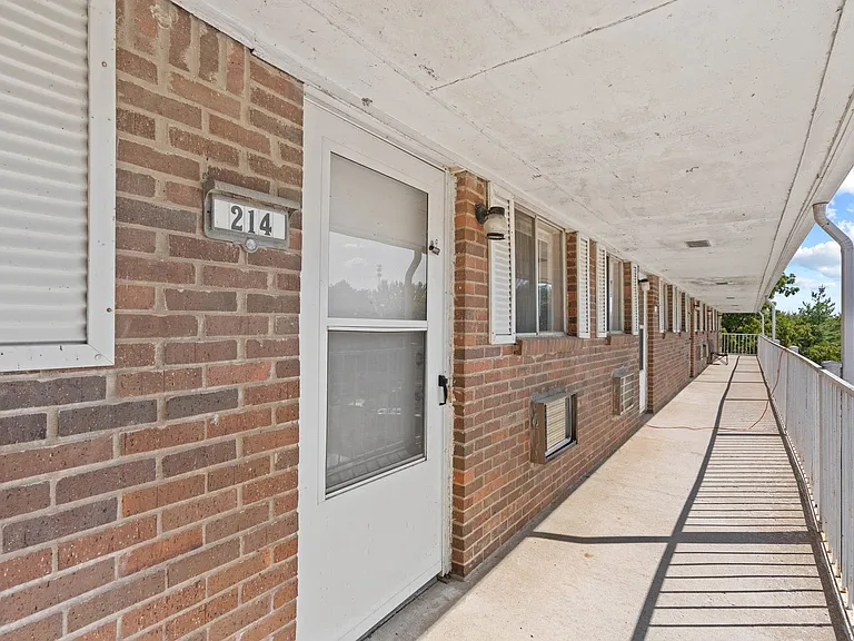 Wisteria Way — Photo 15