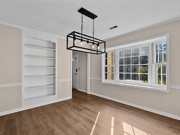3rd image of 5008 Tower Rd