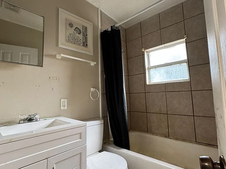 1703 McCarthy Ave — Photo 29