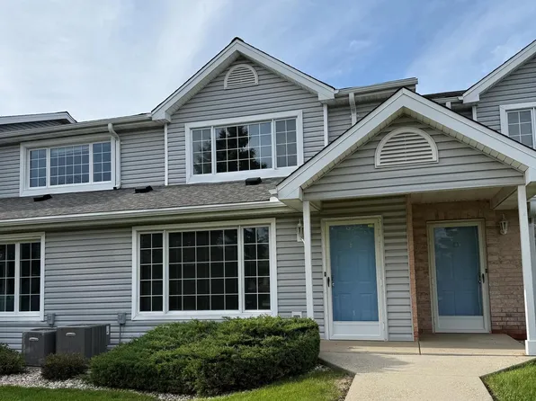 10320 W Whitnall Edge CIRCLE #E, Franklin, WI 53132