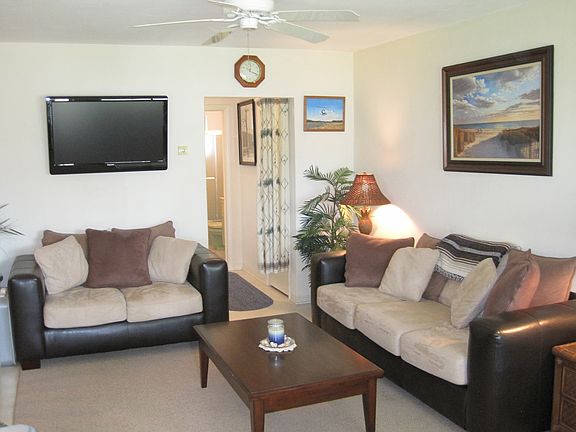 3rd image of 3850 NE 21st Ave APT 6