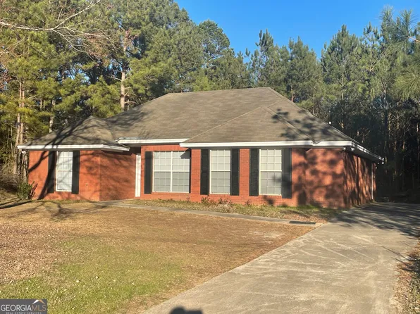 301 Lilly Ln, Tuskegee, AL 36083