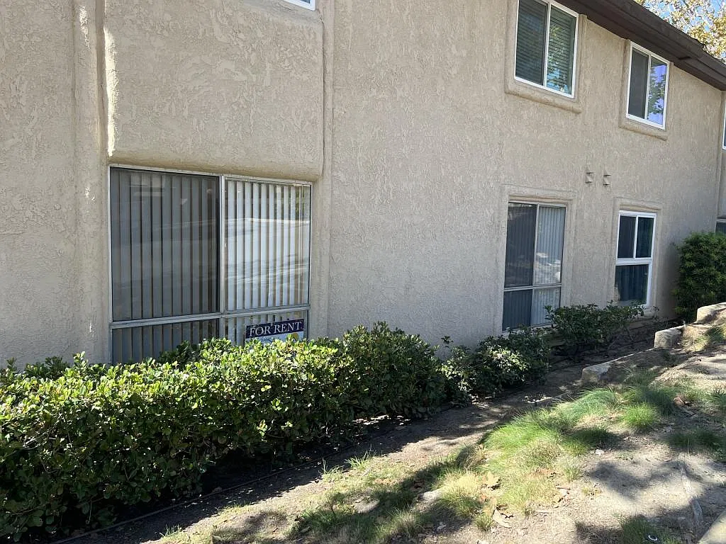 25652 Rimgate Dr — Photo 3