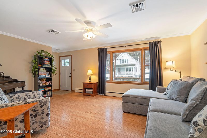 5th image of 85 Oneida Avenue