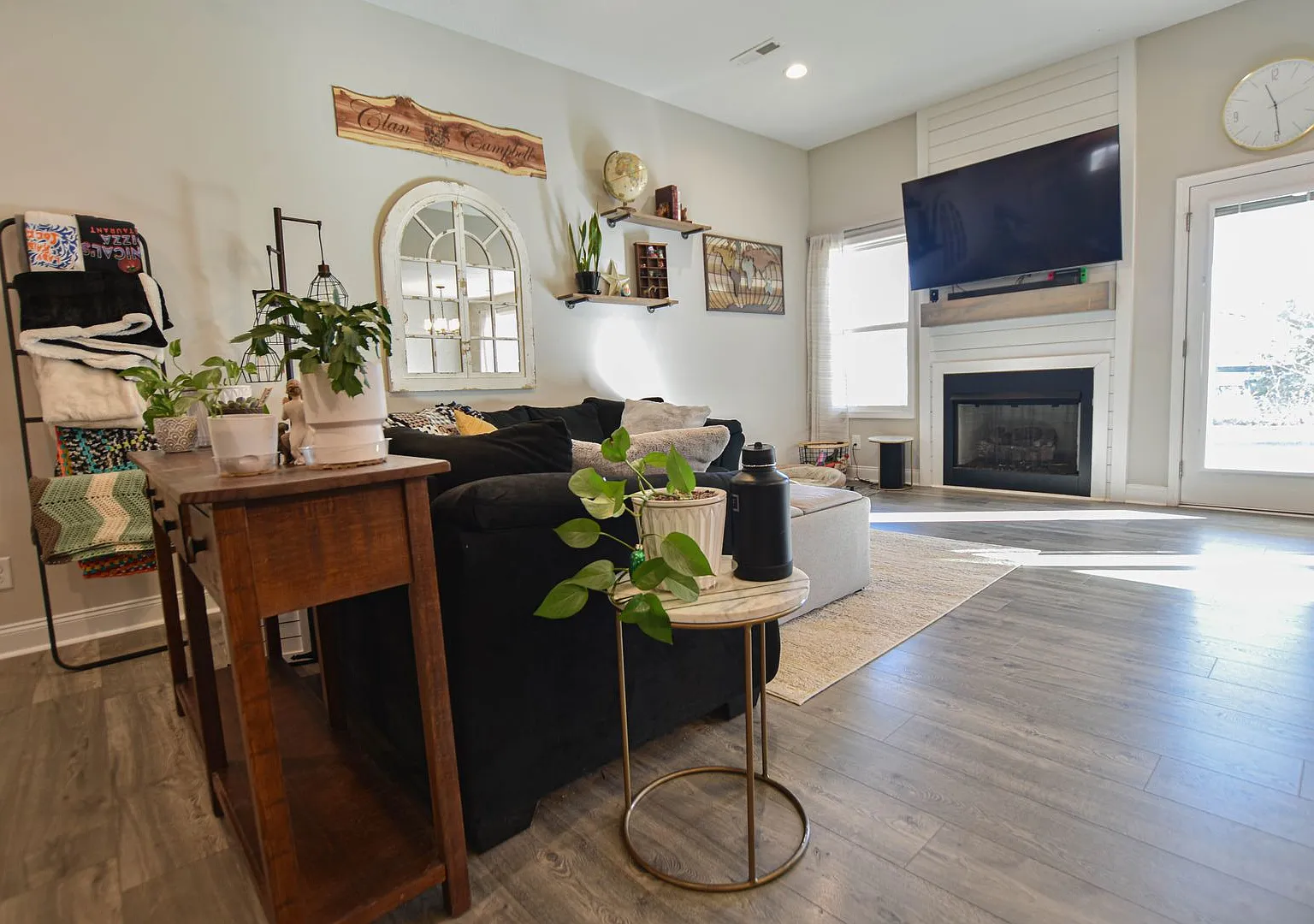 Pet Friendly Three Bedroom! — Photo 3