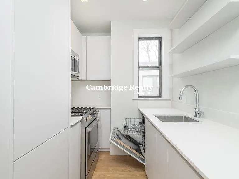 8 Elko St #12T — Photo 2