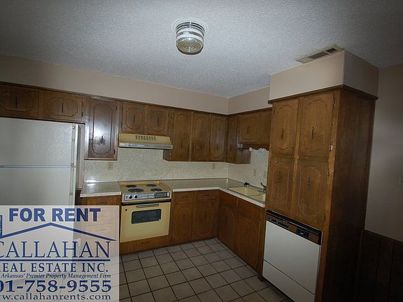 4th image of 8204 Woodview Dr E APT B