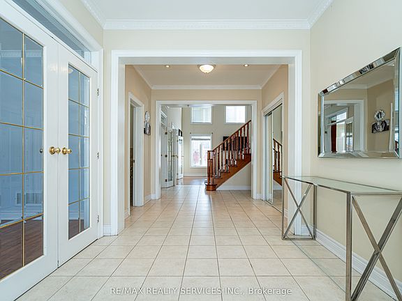 3rd image of 52 Mount Royal Cir