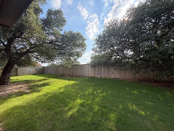 2nd image of 1009 Valley View Dr