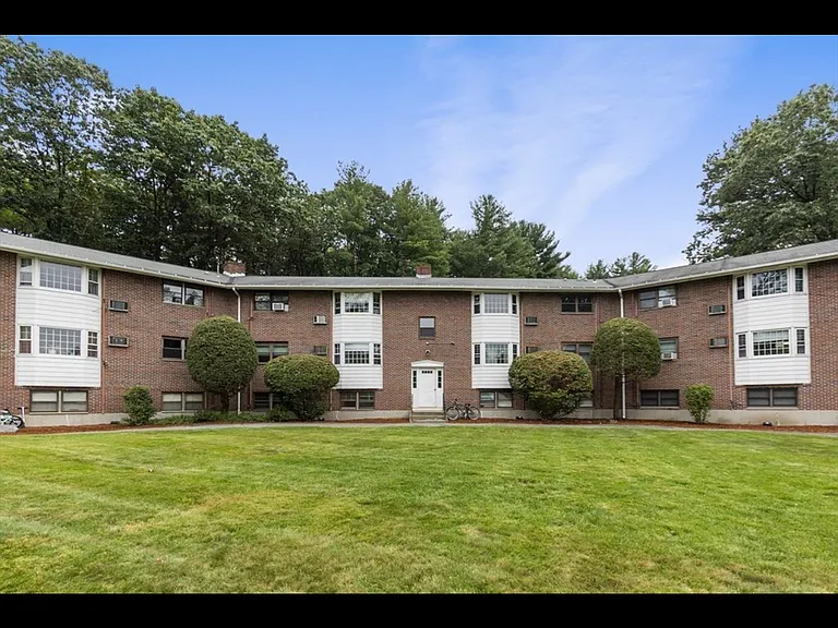 2 Town House Ln #12 — Photo 3