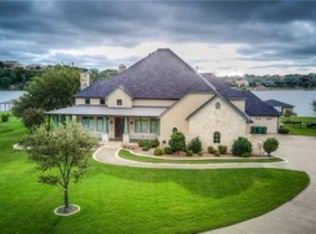 1412 E Scandinavian Ct, Granbury, TX 76048