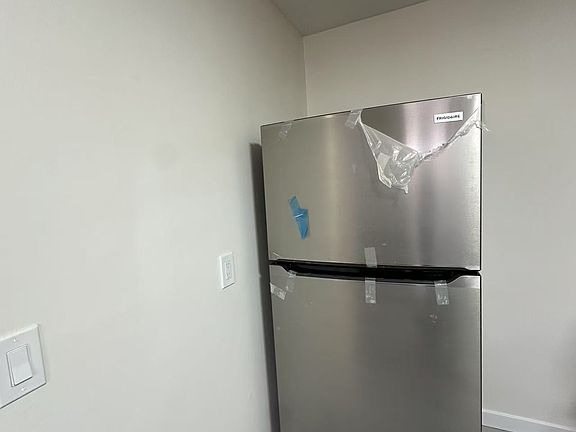 4th image of 32 Keats St #2