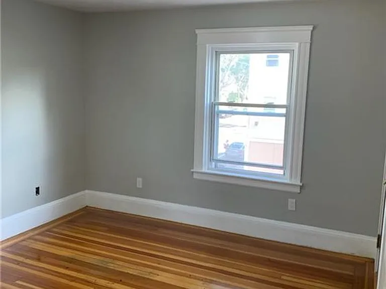160 California Ave — Photo 8