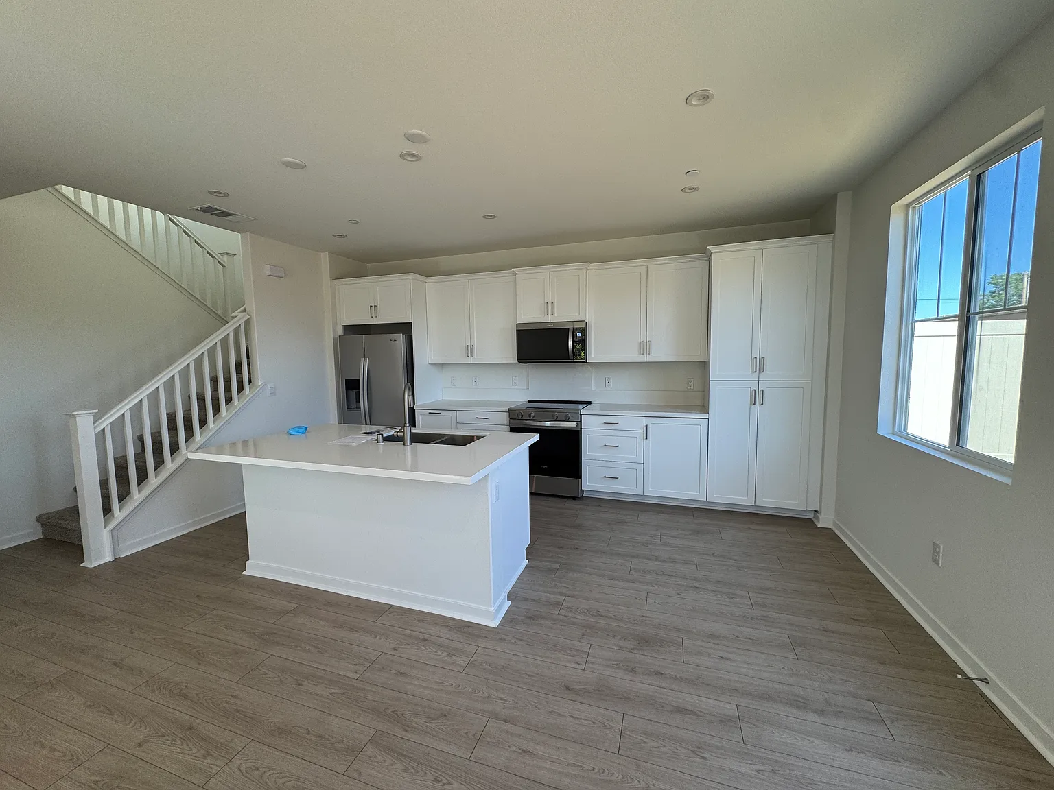3 bed, 1650 sqft, $3,600 — Photo 4