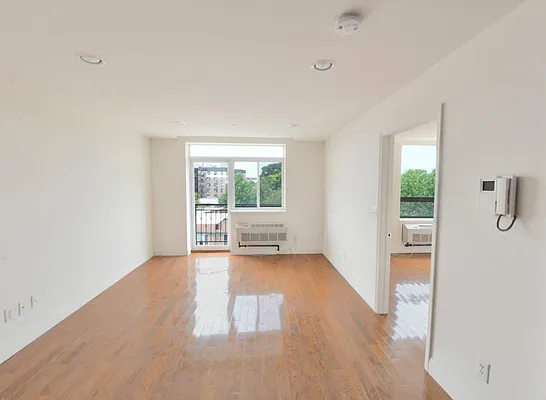 Rented by Peter Ashe | media 10