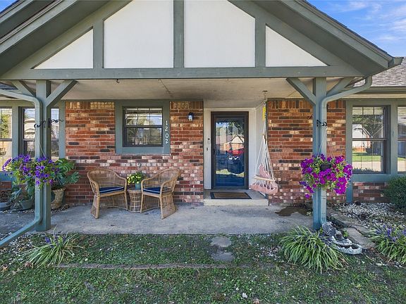 3rd image of 1202 Oklahoma Pl