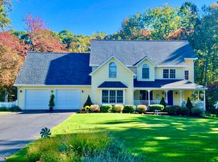 17 Whitewood Dr, Branford, CT 06405