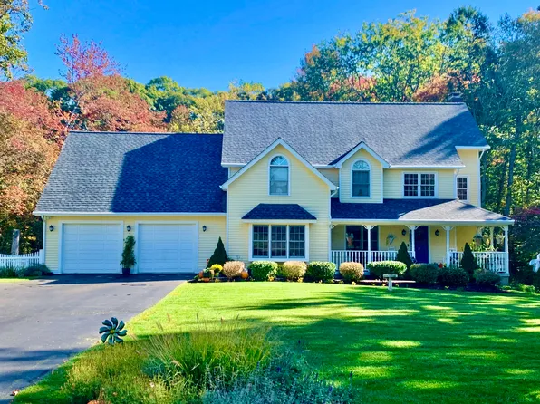 17 Whitewood Drive, Branford, CT 06405