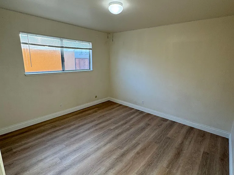 2237 Roosevelt Ave #1 — Photo 12