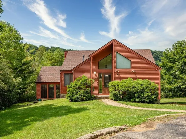 456 Territory Dr, Galena, IL 61036
