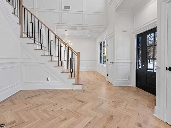 2nd image of 17 Penwood Rd