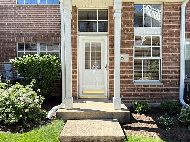 5 Dewalt Ct — Photo 1