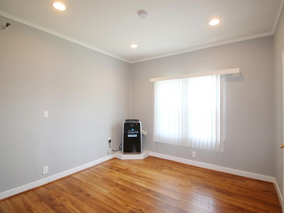 2nd image of 777 S Westmoreland Ave #411