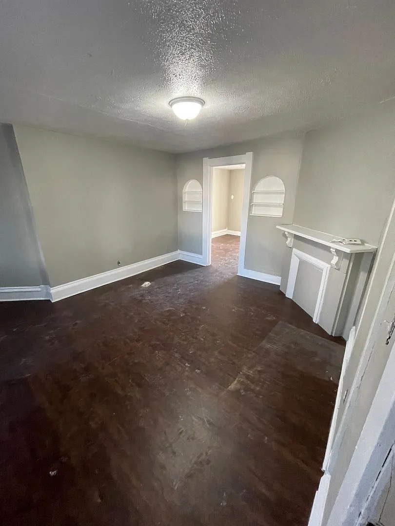 651 E Wabash St — Photo 2