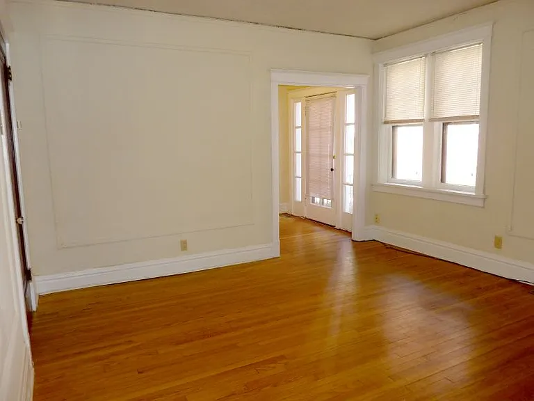 6324 Southwood Ave — Photo 7