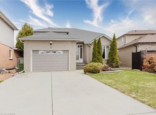 37 Springgarden Cres, Hamilton, ON L8J2S5