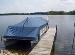 109 Crauns Beach Dr, Quincy, MI 49082