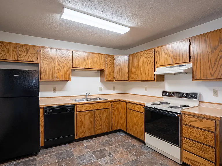 Fargo, ND Southview Village Apartments | Kitchen