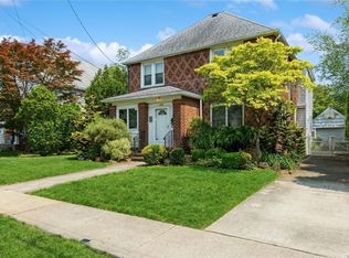 1573 Moffitt Ave, Hewlett, NY 11557