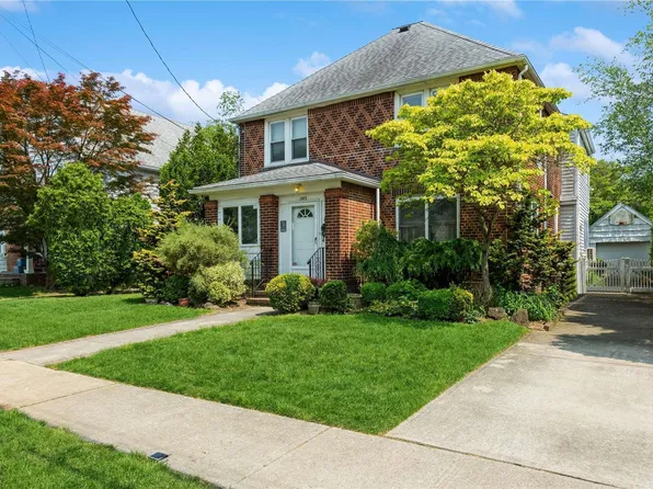 1573 Moffitt Avenue, Hewlett, NY 11557