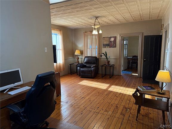 5th image of 1128 Schuyler St
